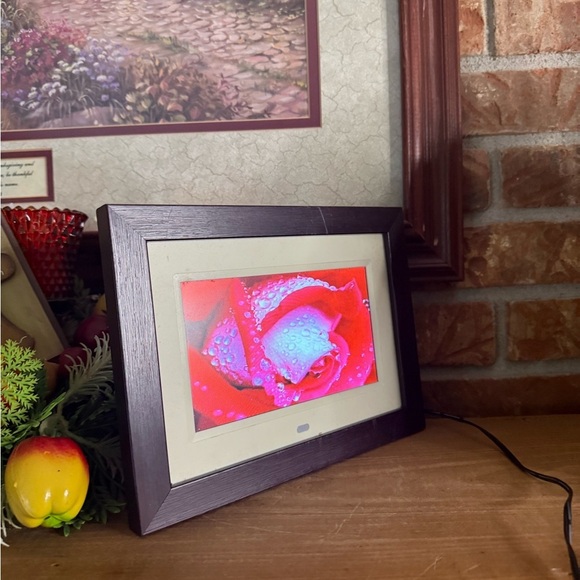 Digital Photo Frame - Picture 2 of 4